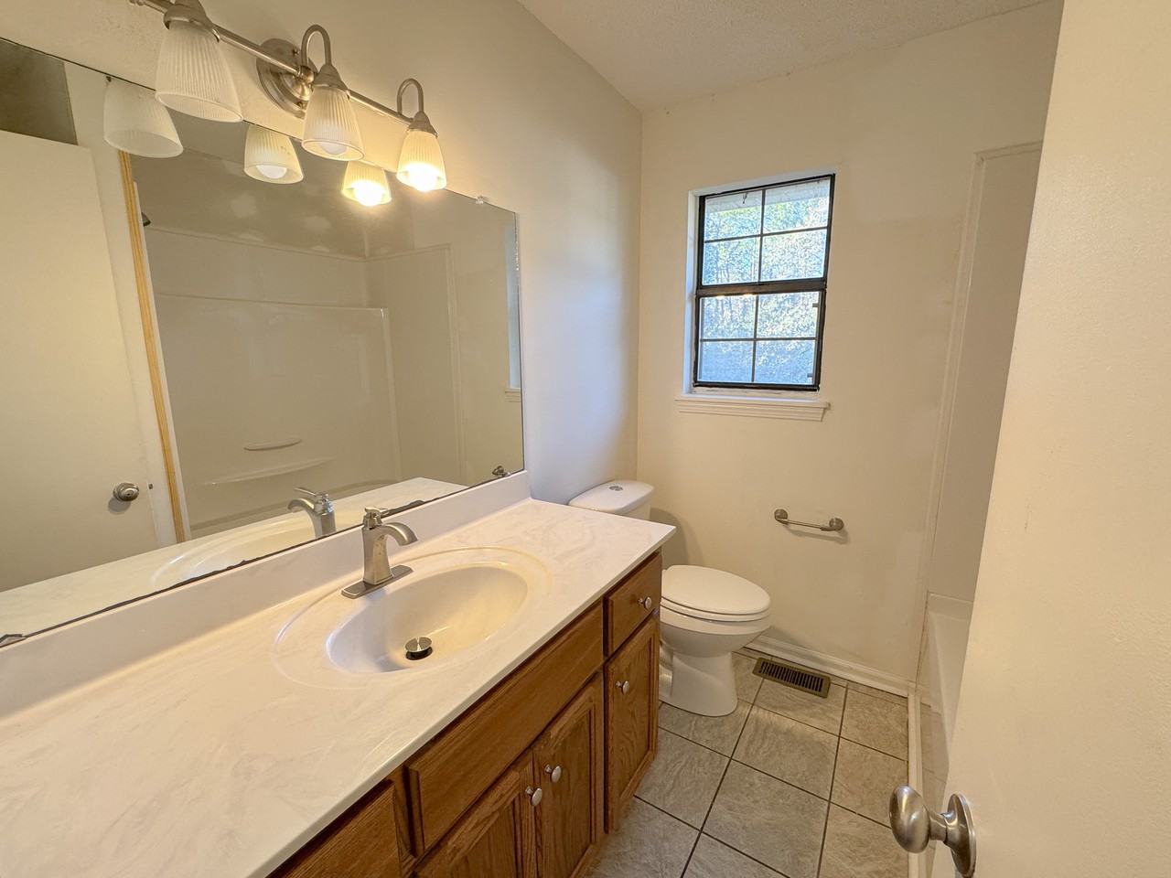 113 Ellis RoadApt 5 #5 - Photo 3 of 10