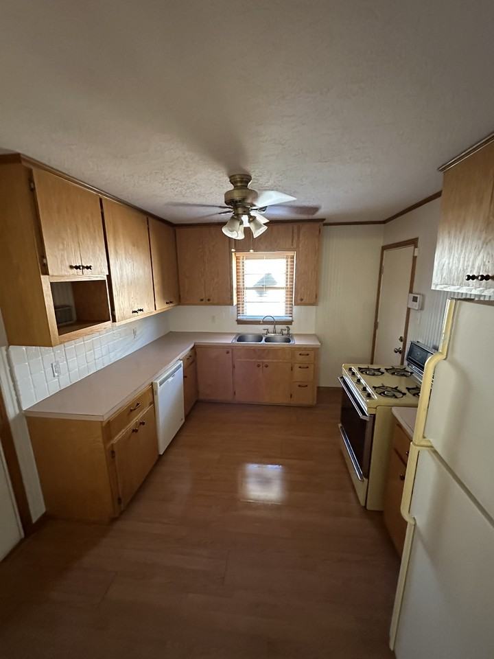 1626 Nw 27th St #1 - Photo 3 of 9