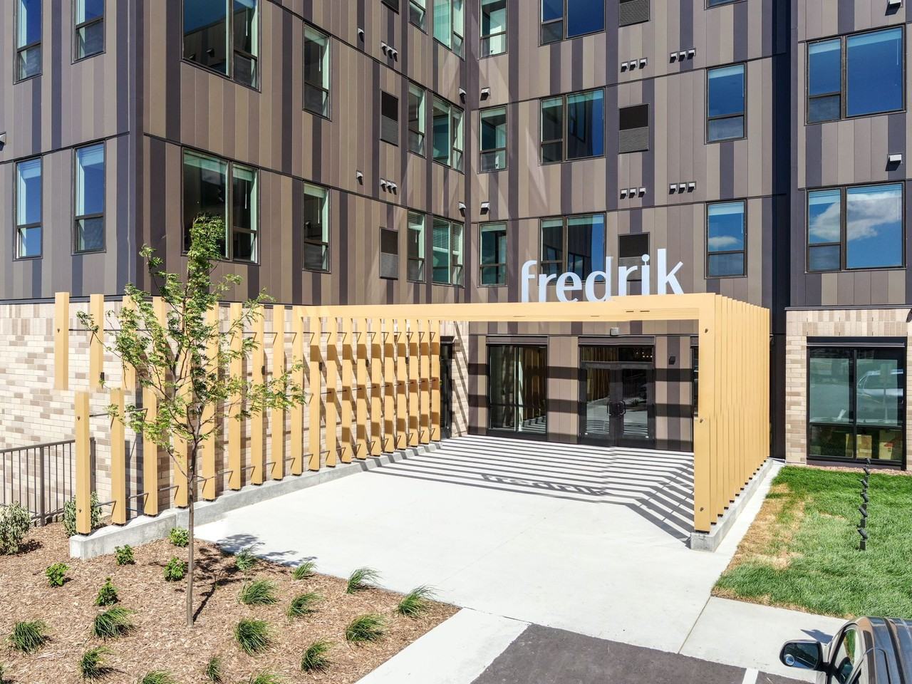 Fredrik - Photo 2 of 50