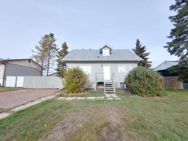 5512 35 St - Photo 2 of 18