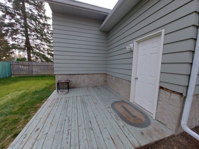 5512 35 St - Photo 4 of 18