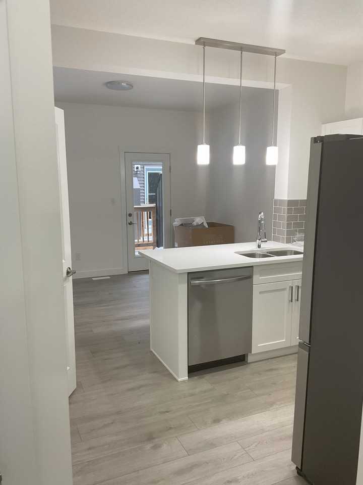 2710 66 St Sw - Photo 4 of 48