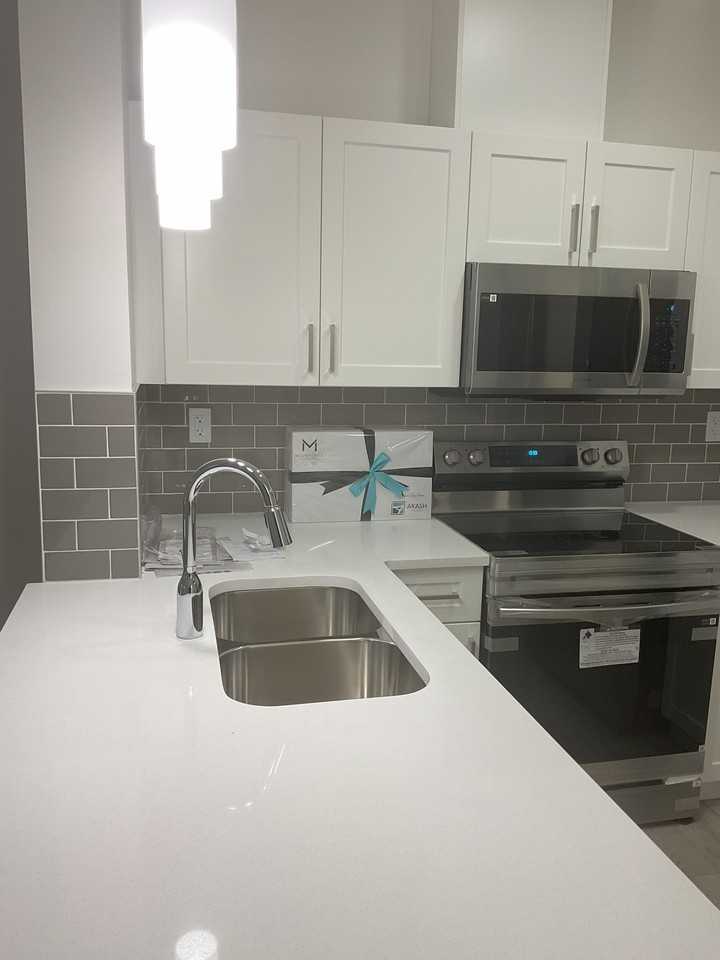 2710 66 St Sw - Photo 5 of 48