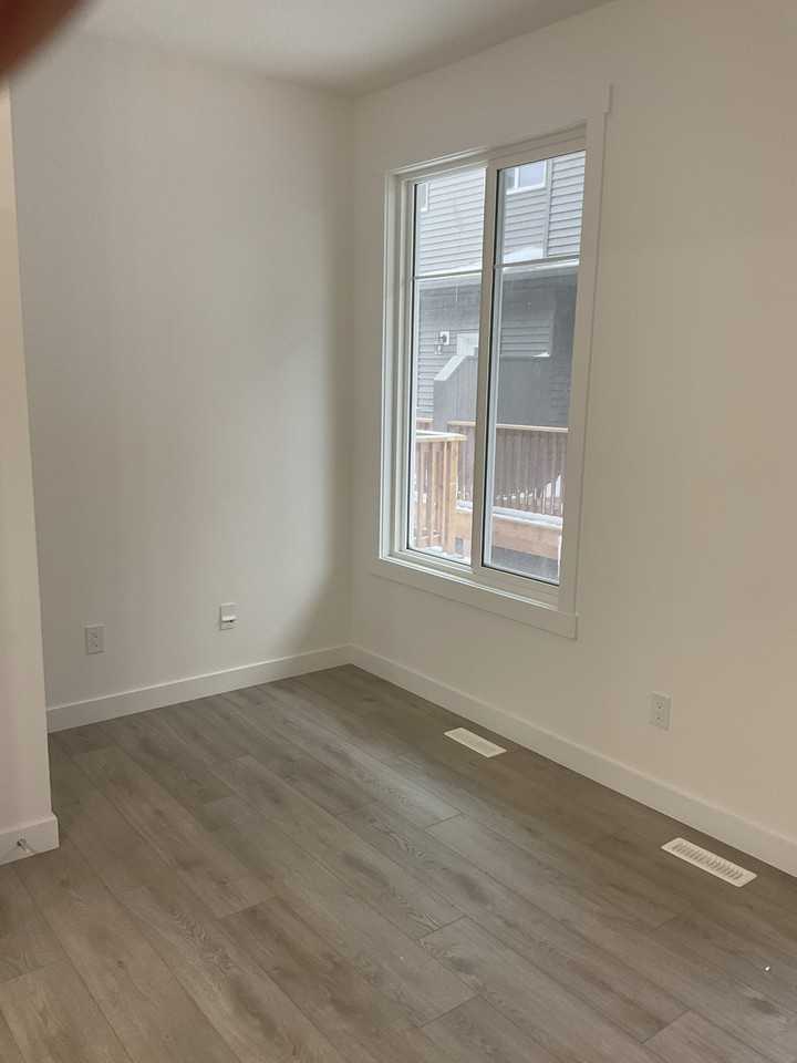 2710 66 St Sw - Photo 7 of 48