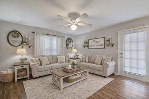 featured image of 7 Homestretch Ln