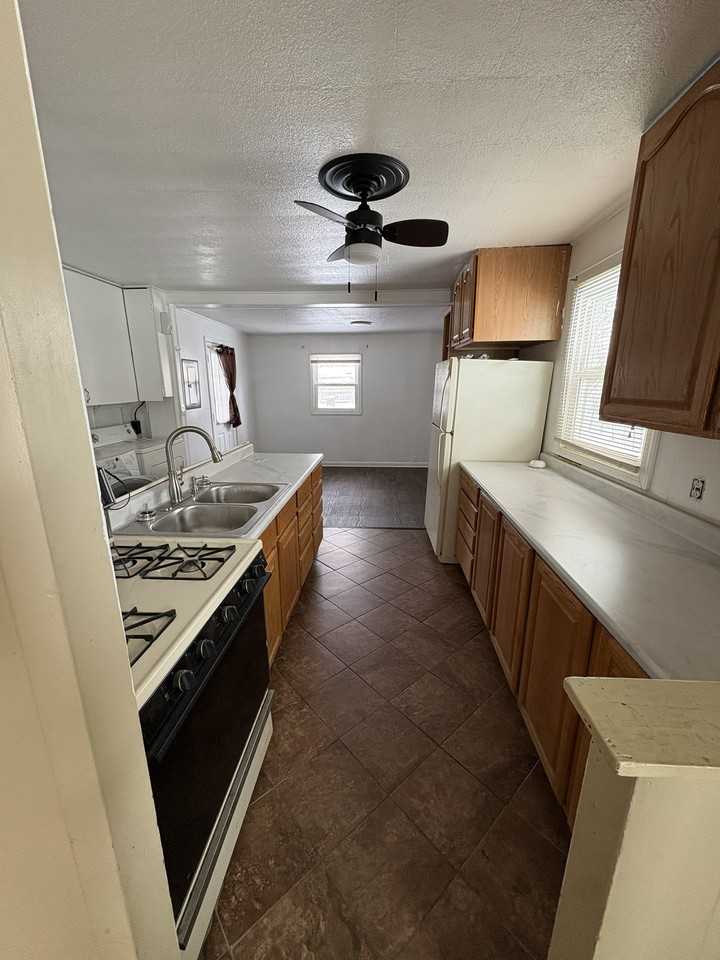 313 E North St #1 - Photo 5 of 15