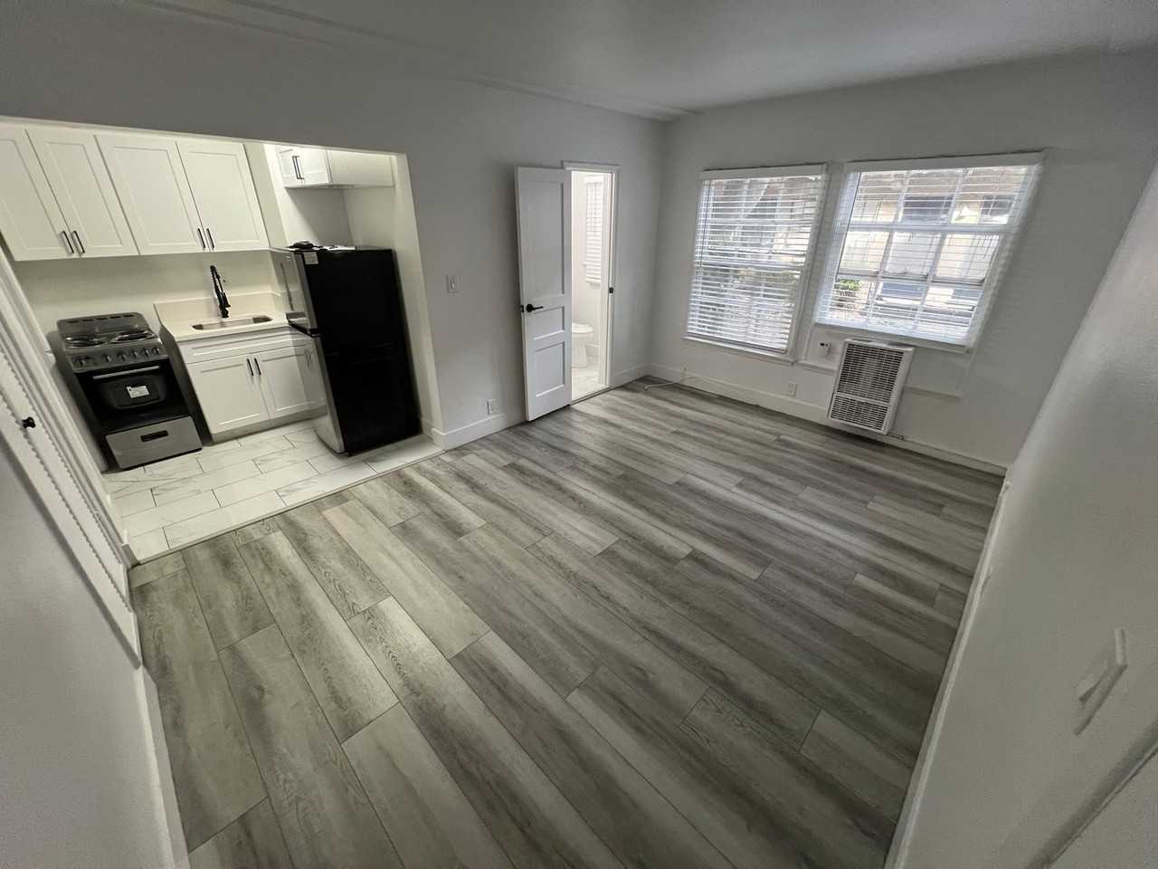 Blake Manor - Photo 4 of 10