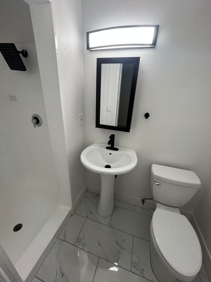 Blake Manor - Photo 6 of 10