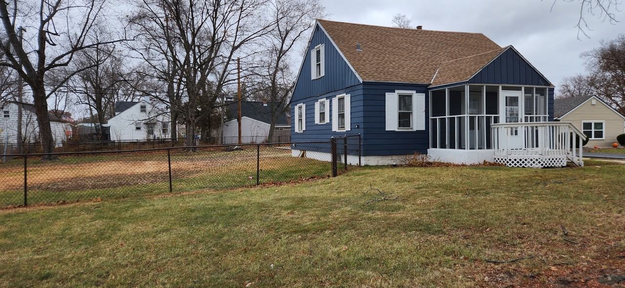 532 Anna Ave #1 - Photo 2 of 6