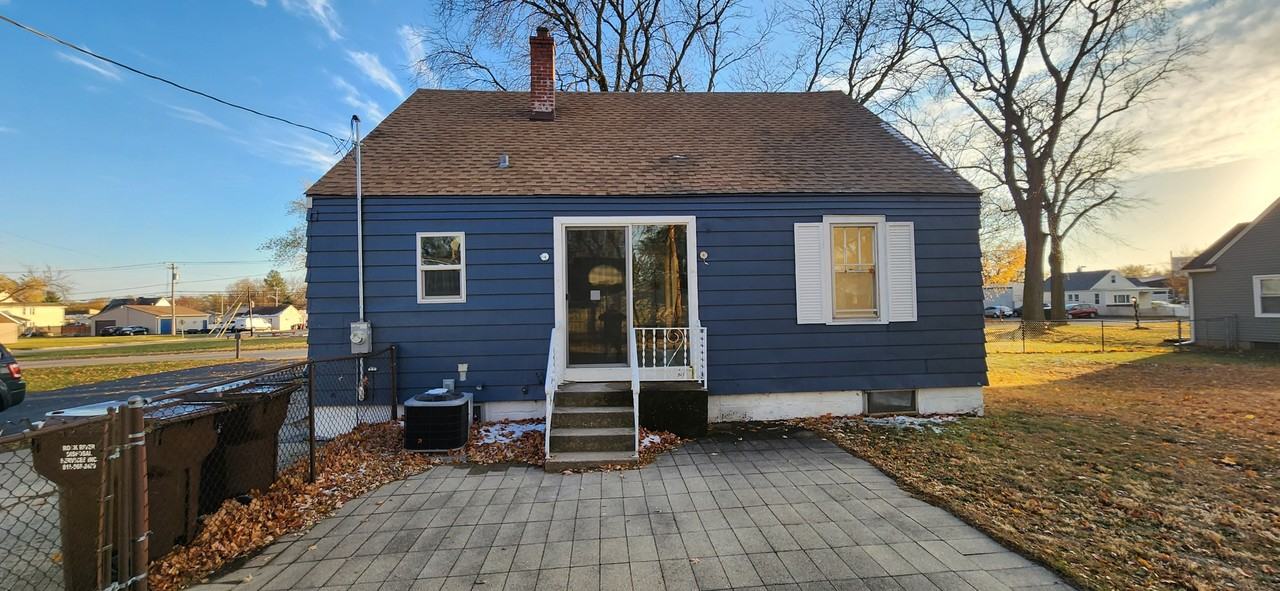 532 Anna Ave #1 - Photo 3 of 6