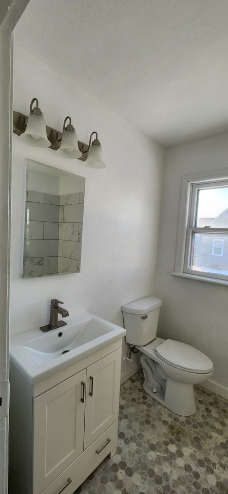532 Anna Ave #1 - Photo 4 of 6