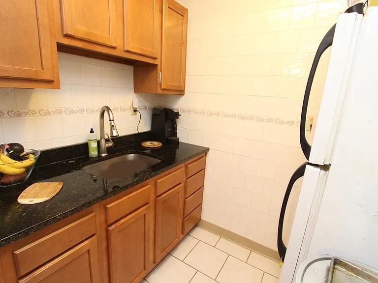 348 SOUTH HIGHLAND AVENUEAPT 203 #203 - Photo 4 of 7