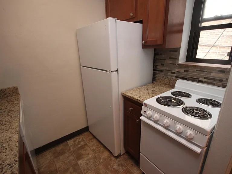 348 SOUTH HIGHLAND AVENUEAPT 203 #203 - Photo 5 of 7