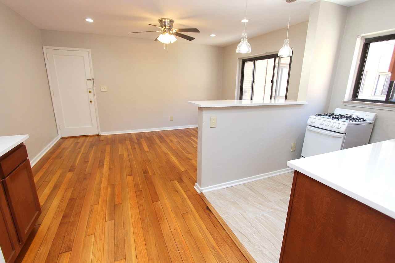 5615 ELLSWORTH AVENUEAPT E-14 #E14 - Photo 4 of 11