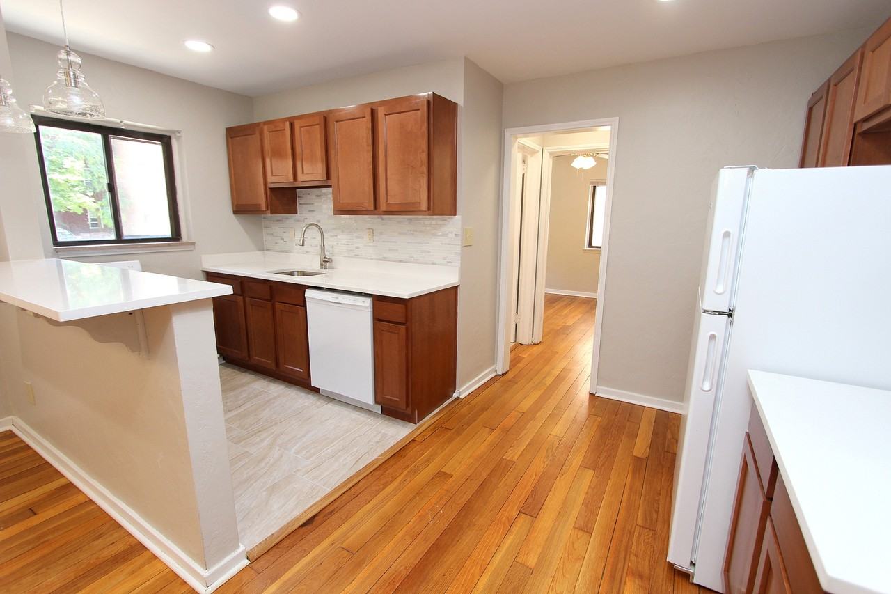 5615 ELLSWORTH AVENUEAPT E-14 #E14 - Photo 6 of 11