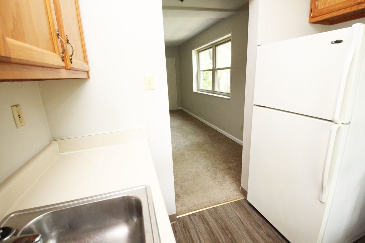 5559 BARTLETT STREETAPT B4 #B4 - Photo 4 of 10