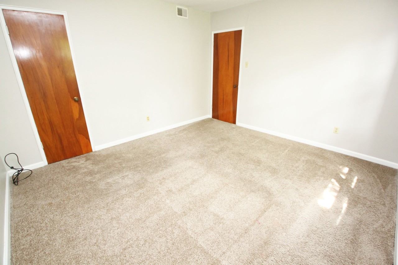 5559 BARTLETT STREETAPT B4 #B4 - Photo 6 of 10