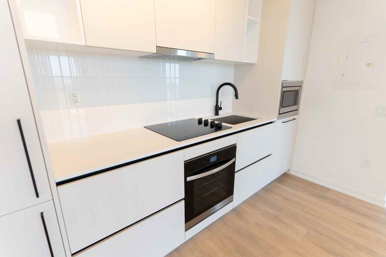 1285 Galleria Blk 5 Tower A #1405 - Photo 6 of 15