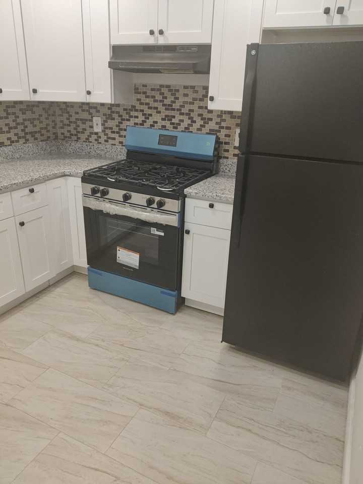 1414 W Pacific St #1 - Photo 4 of 11