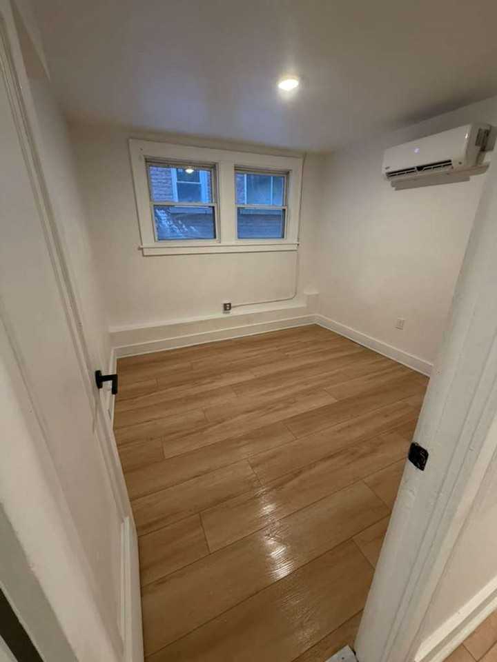 Detroit 83 - Photo 3 of 39