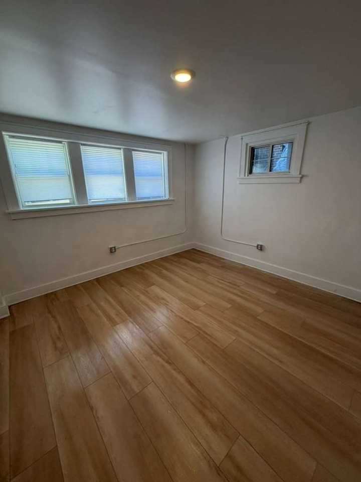 Detroit 83 - Photo 4 of 39