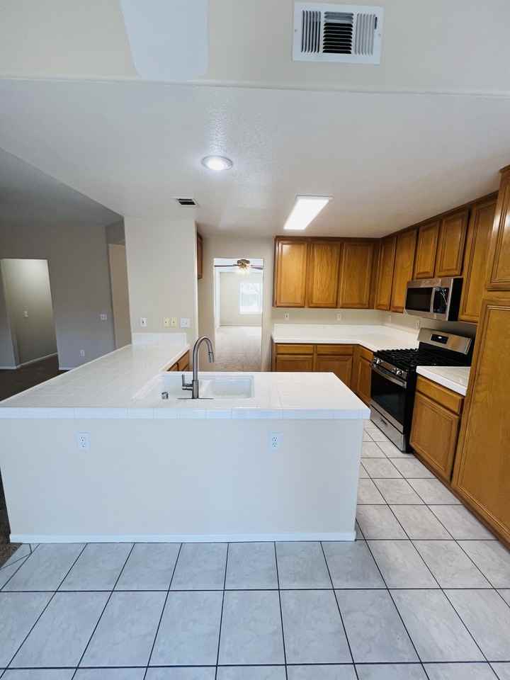 31182 Amsterdam Rd #31182 - Photo 4 of 22