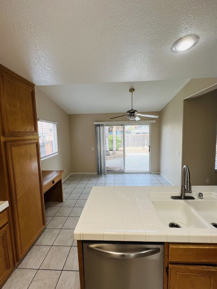 31182 Amsterdam Rd #31182 - Photo 5 of 22