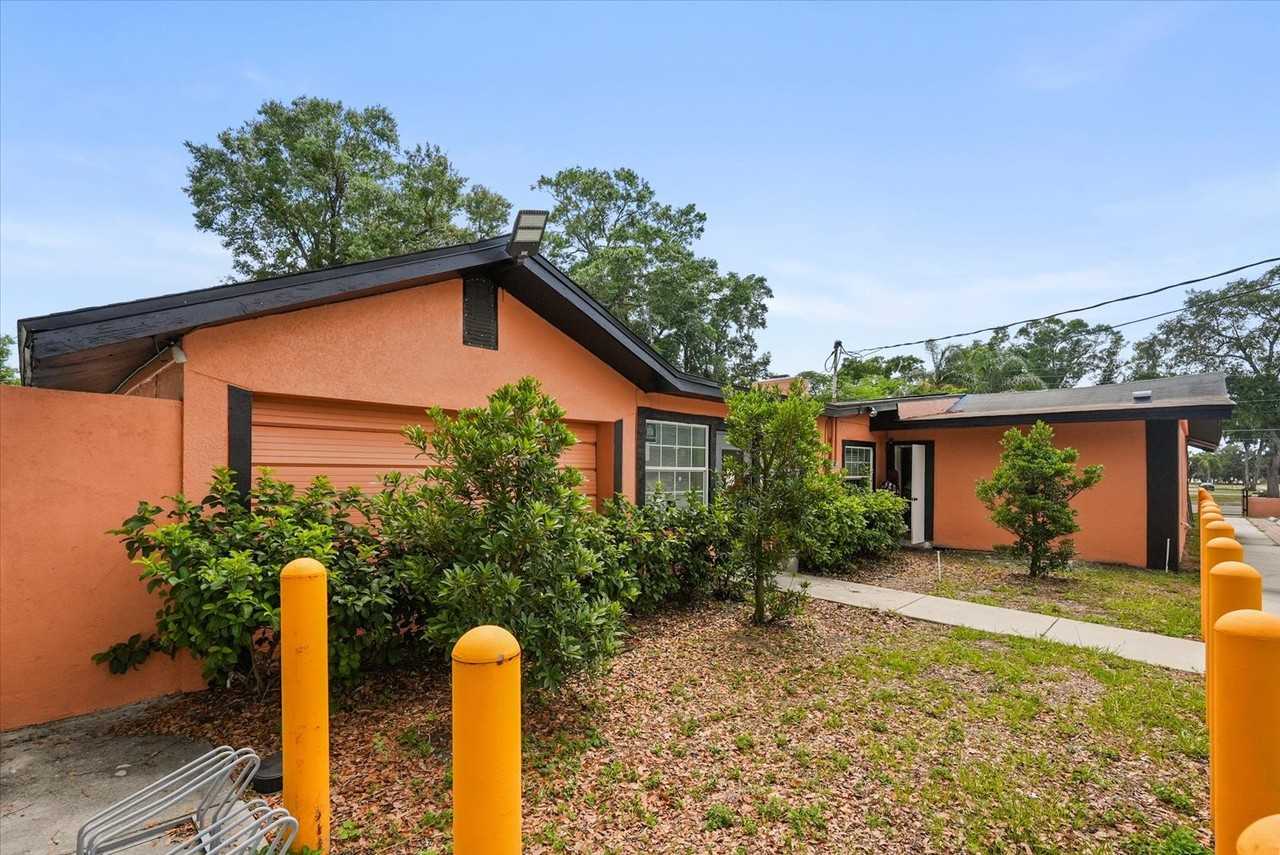 1436 22nd St #1 - Photo 5 of 33