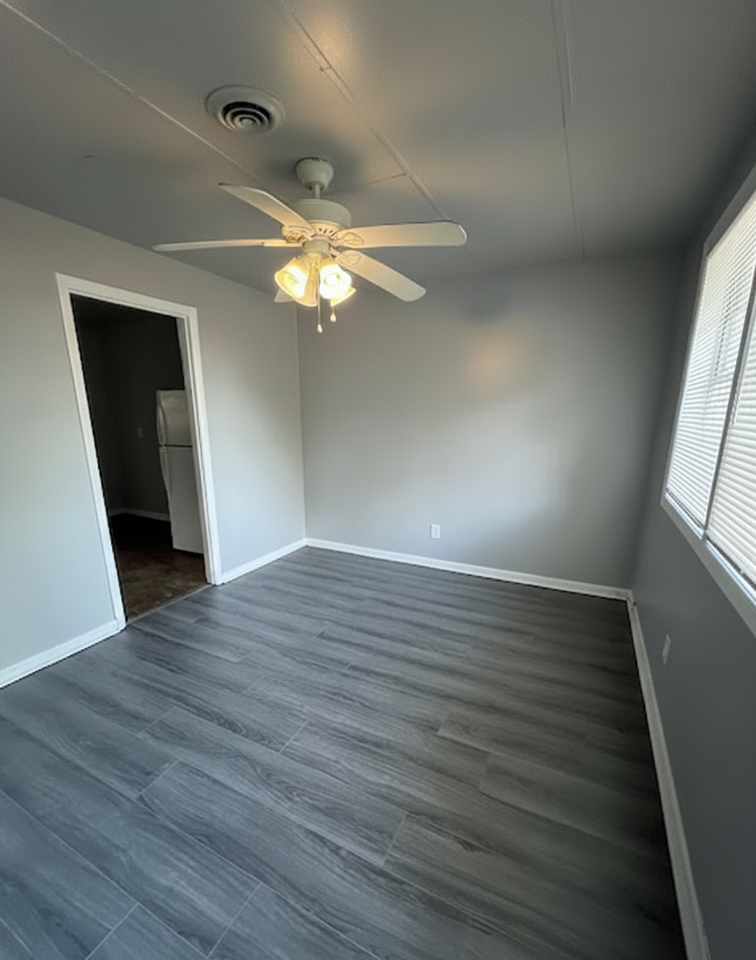 504 Maplewood Dr - Photo 3 of 14
