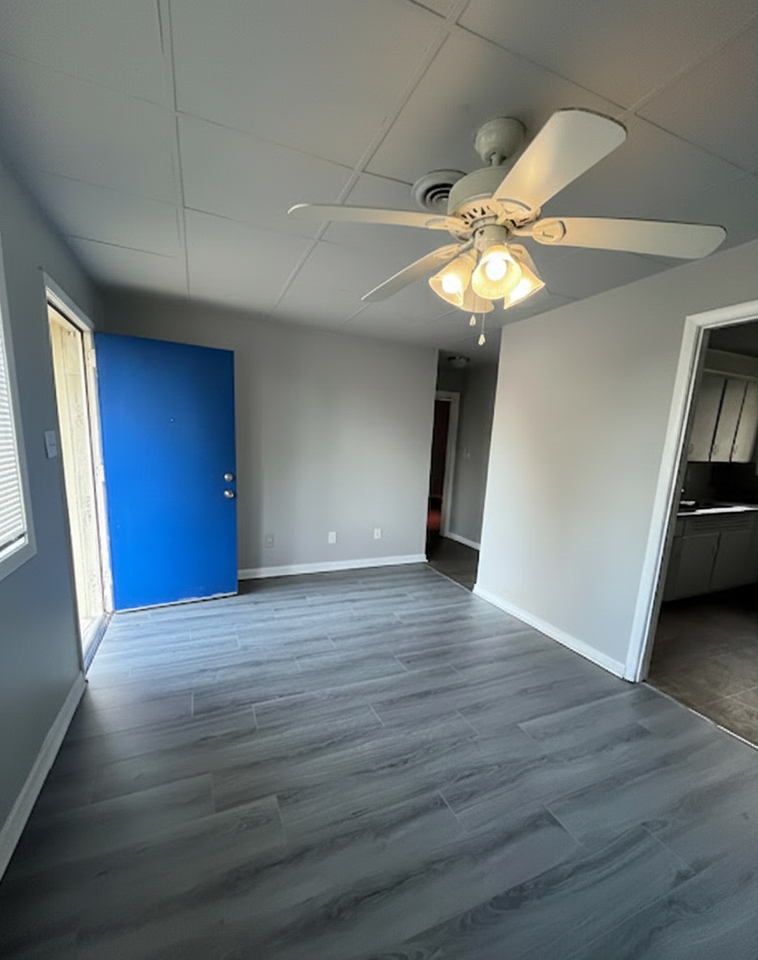 504 Maplewood Dr - Photo 4 of 14