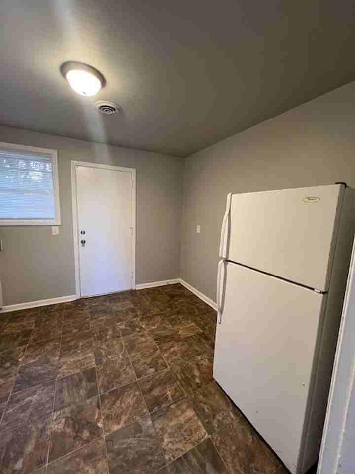 504 Maplewood Dr - Photo 6 of 14