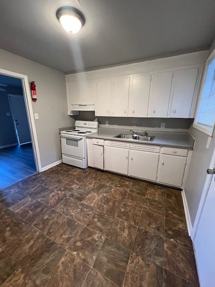 504 Maplewood Dr - Photo 7 of 14