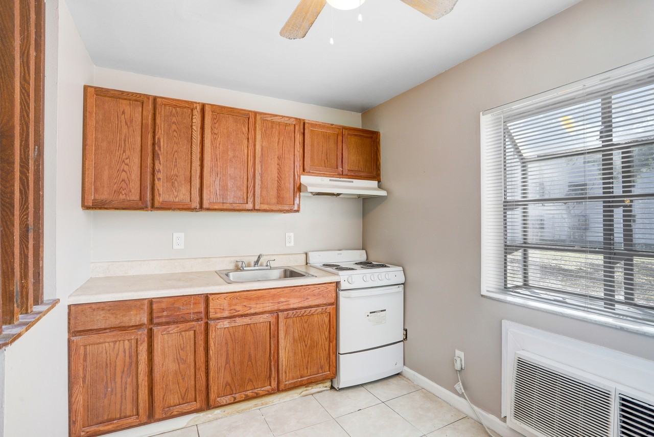 2142 Bradford Street - 1Unit 303 #1 - Photo 7 of 9