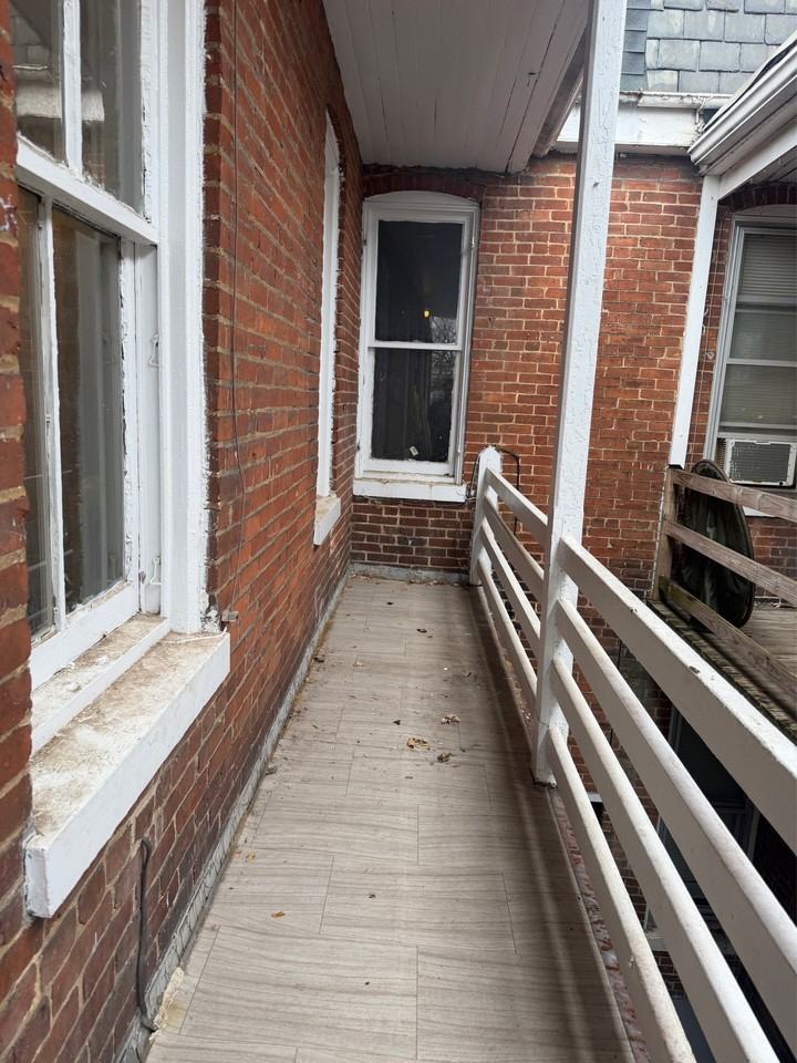 326 W Philadelphia St #2 - Photo 6 of 10