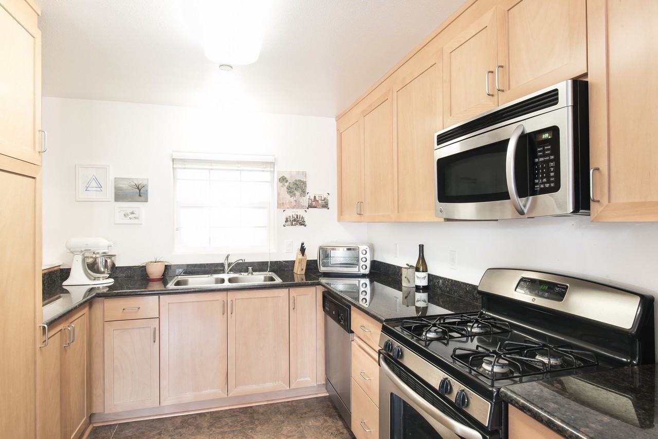 Las Lomas Village - Photo 5 of 10