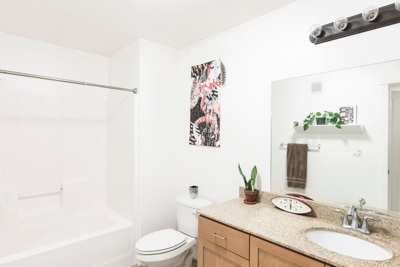 Las Lomas Village - Photo 6 of 10