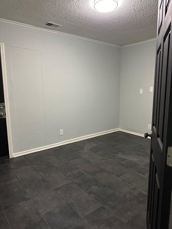 785 Dallas St #1 - Photo 7 of 8