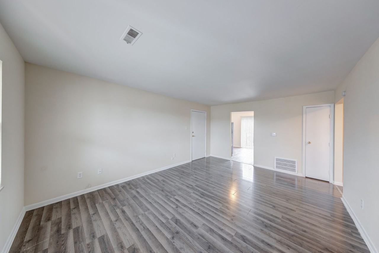 Lawrence Glen Apartments - Photo 3 of 17