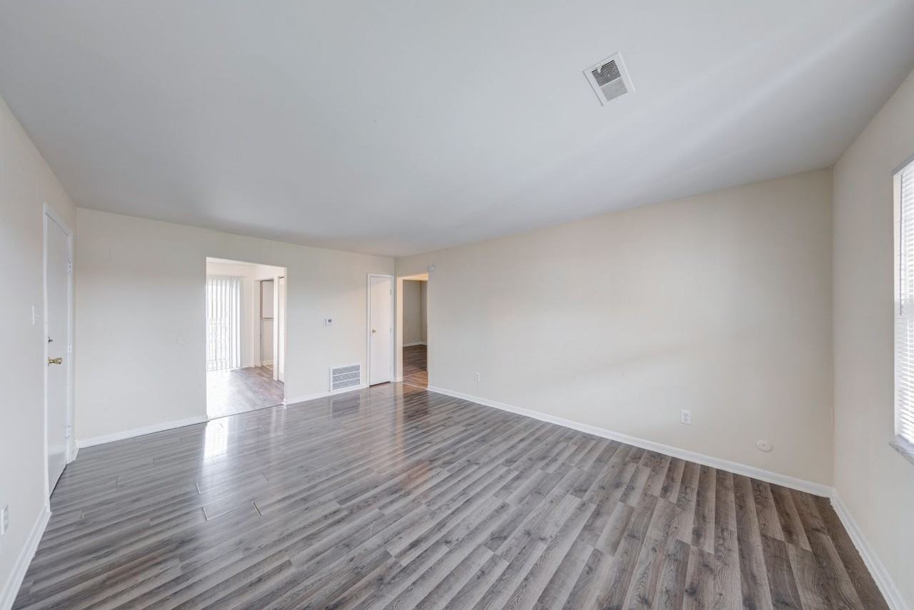 Lawrence Glen Apartments - Photo 4 of 17