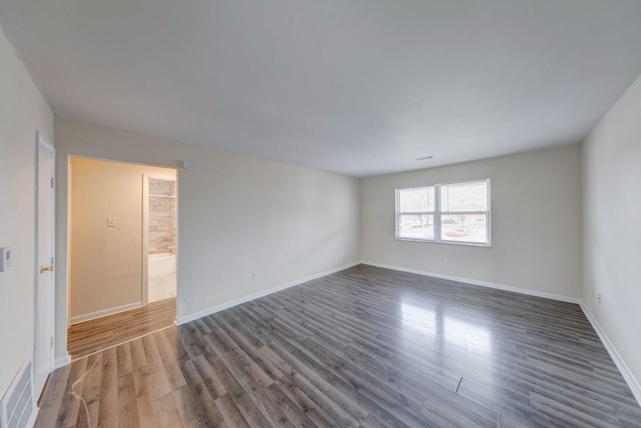 Lawrence Glen Apartments - Photo 5 of 17
