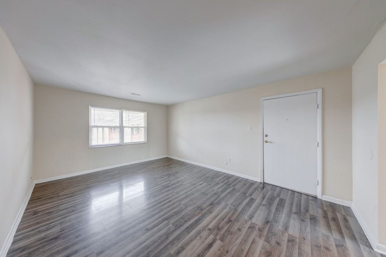 Lawrence Glen Apartments - Photo 6 of 17