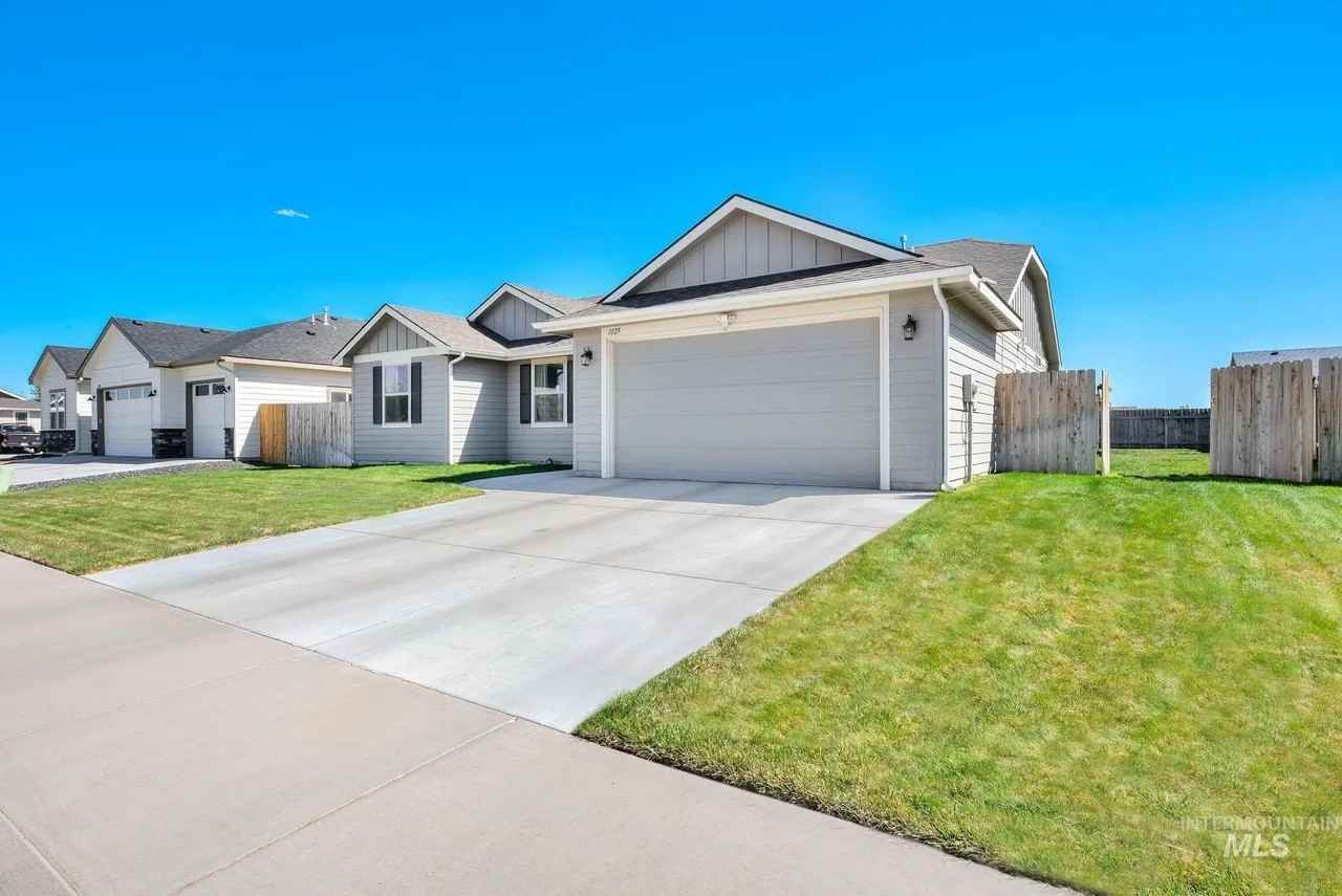 1025 Sw Bonnie St - Photo 2 of 21