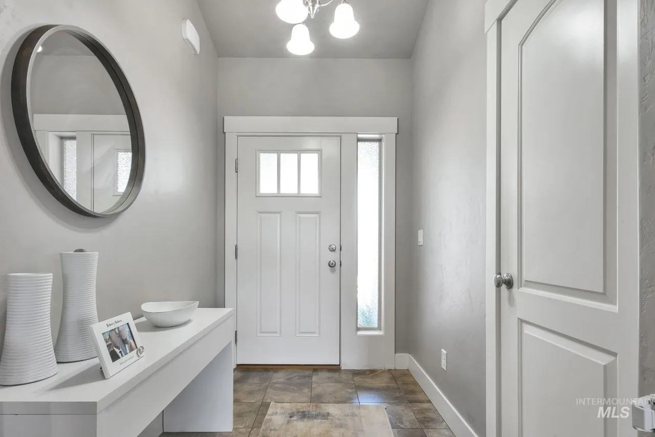 1025 Sw Bonnie St - Photo 3 of 21