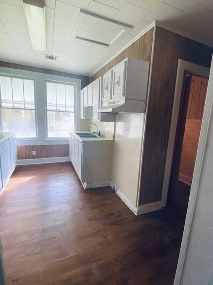 107 Barry St #1 - Photo 7 of 10