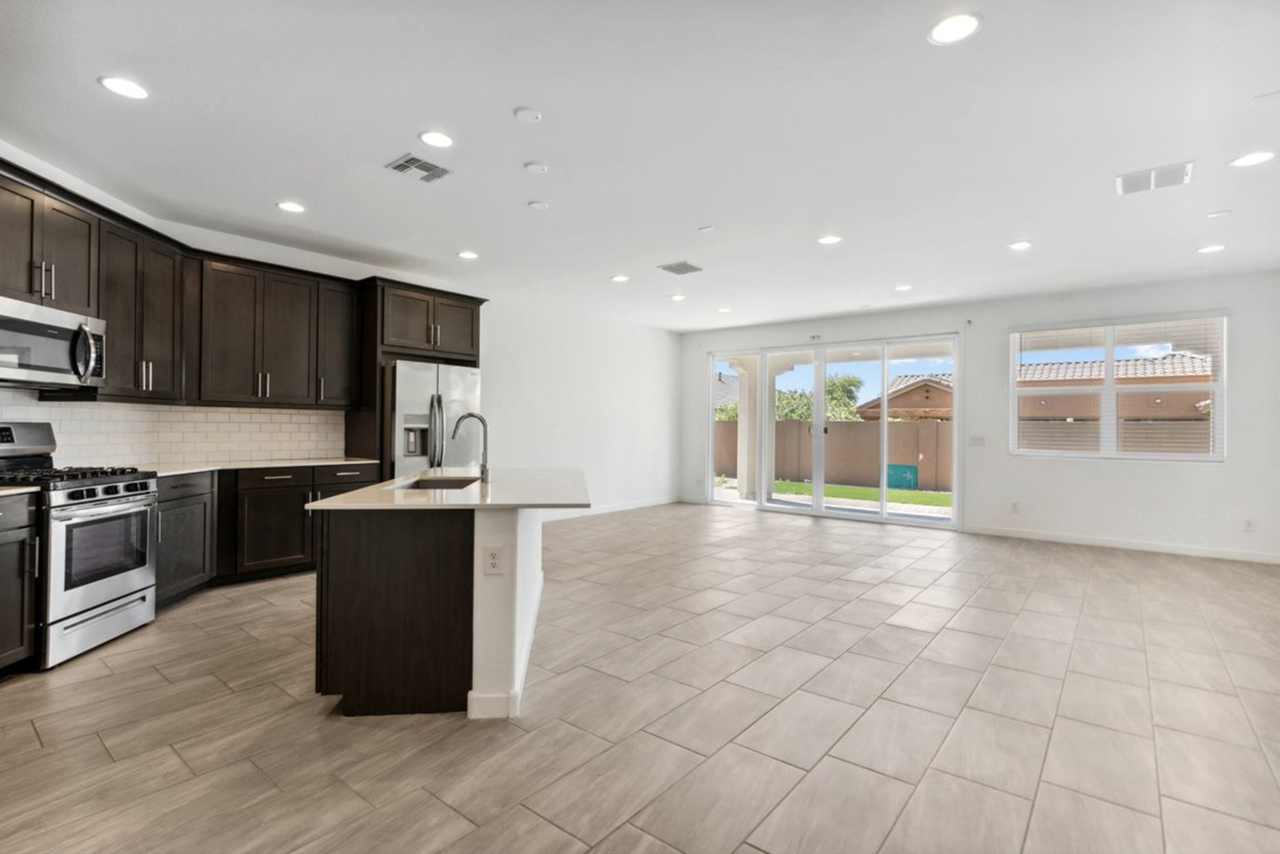 565 E White Wing Dr #1 - Photo 4 of 22