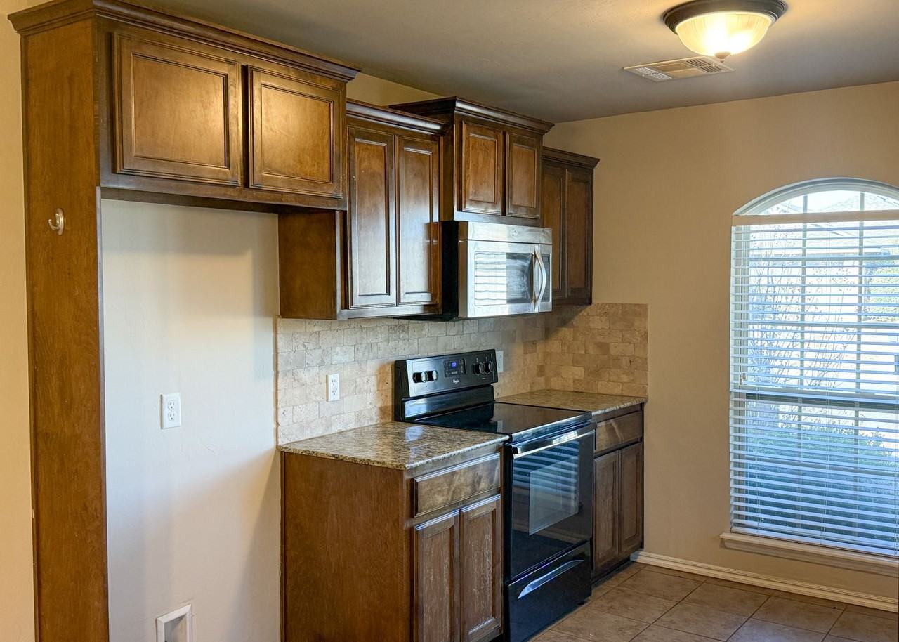 2324 Nw 199th St - Photo 6 of 24