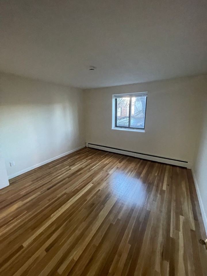 120 Dustin St - Photo 3 of 10