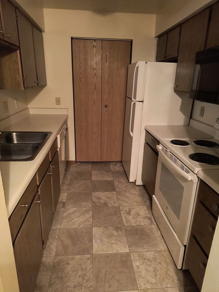 Glacier Valley Estates - Photo 2 of 29