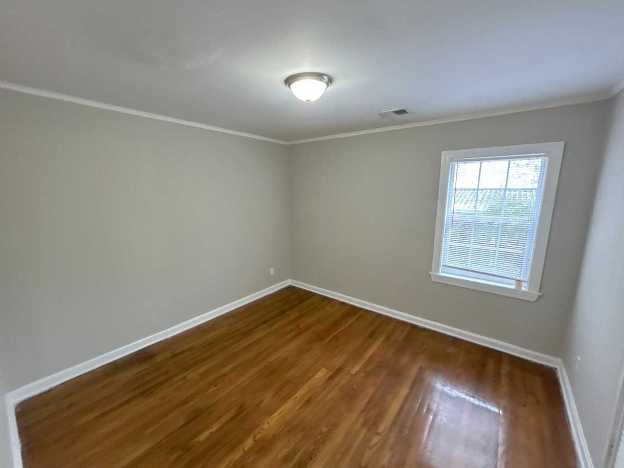 1111 Robin Hood Ln - Photo 5 of 12