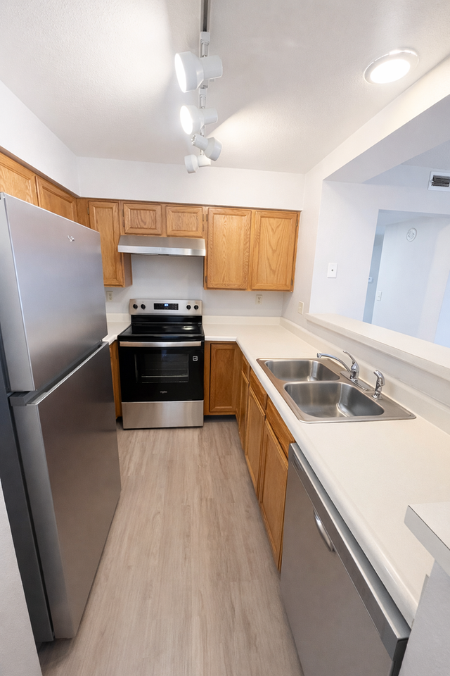 960 Acapulco Ct - Photo 3 of 7